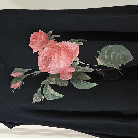 Wild Fox Roses Graphic Tank Top Scoop Neck Sharkbite Hem Flowy XS Black Red EUC - Picture 3 of 9